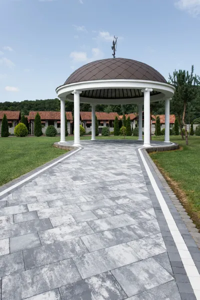 Новатор 6 цвет: Хром / Торни цвет: Черный, Белый / Палисад полумесяц мини цвет: Cерый / Поребрик полумесяц цвет: Cерый