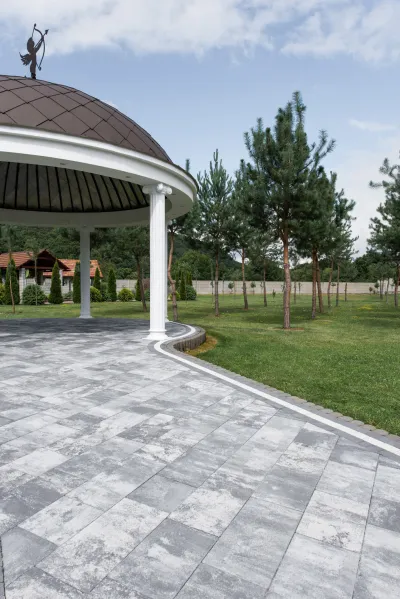 Новатор 6 цвет: Хром / Торни цвет: Белый, Черный / Палисад полумесяц мини цвет: Cерый / Поребрик полумесяц цвет: Cерый