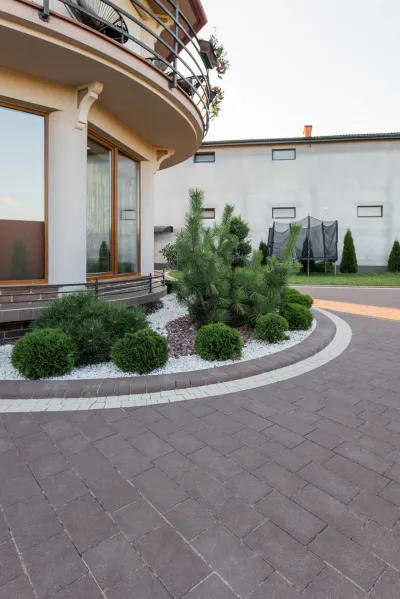 Романо цвет: Коричневый / Брусчатка австрийская цвет: Белый / Поребрик садовый бета цвет: Коричневый