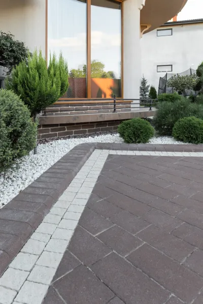 Романо цвет: Коричневый / Брусчатка австрийская цвет: Белый / Поребрик садовый бета цвет: Коричневый