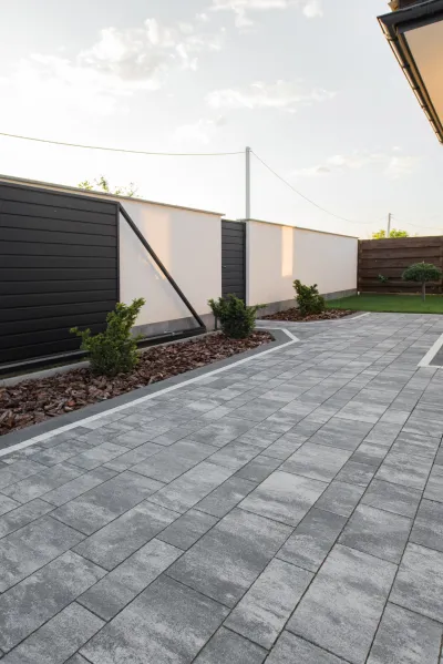 Модерн цвет: Хром / Торни цвет: Белый / Романо цвет: Черный