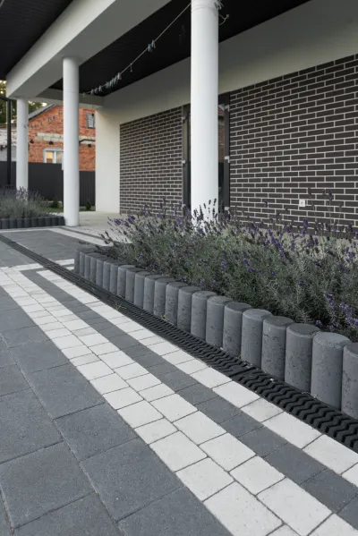 Романо колір: Чорний / Палісад півмісяць колір: Чорний / Торні колір: Білий, Чорний