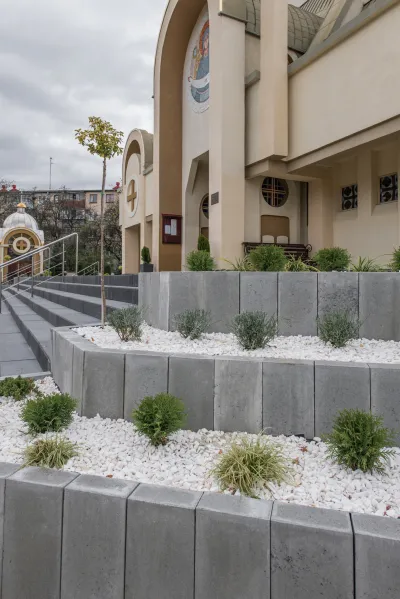 Сходина колір: Чорний / Палісад Новатор колір: Сірий