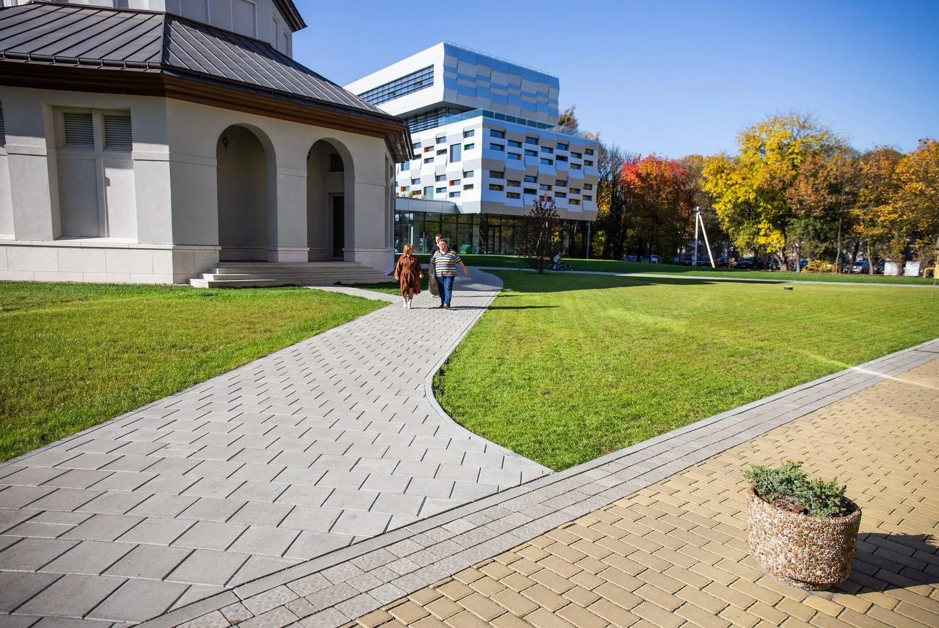 Плитка тротуарная 30 на 30 - фото 1