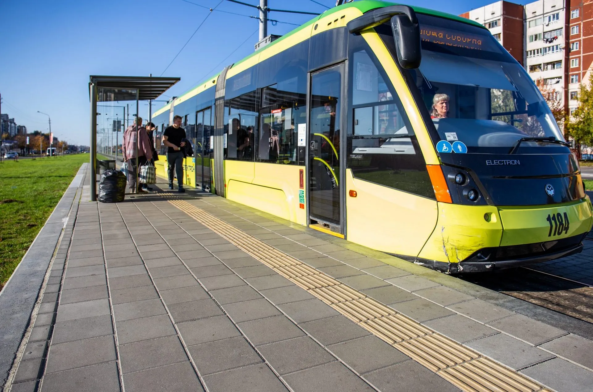 Квадрат тактильний А (полоси) колір: Жовтий - фото 2