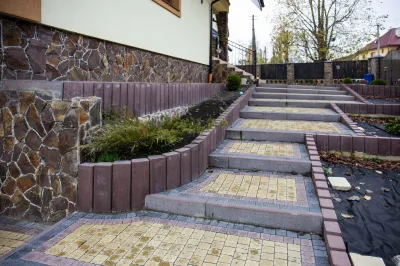 Бруківка Австрійська колір: Коричневий, Чорний, Гірчичний / Палісад Львівський колір: Коричневий