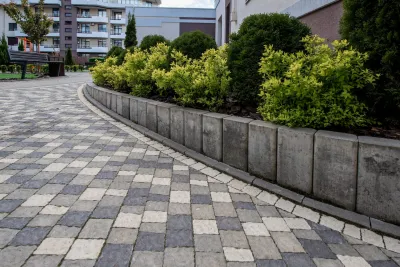 Бруківка Австрійська колір: Чорний, Сірий, Білий / Палісад Львівський колір: Сірий