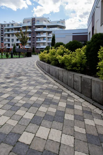 Брусчатка австрийская цвет: Белый, Cерый, Черный / Палисад львовский цвет: Cерый