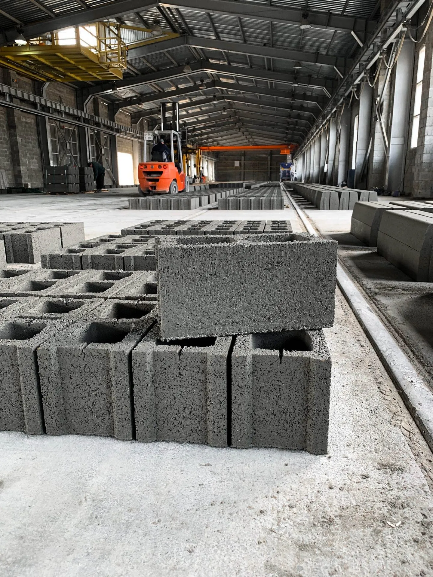 Бетонний блок стіновий - фото 1