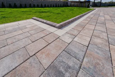 Поребрик садовый бета цвет: Коричневый / Романо цвет: Ферум, Белый