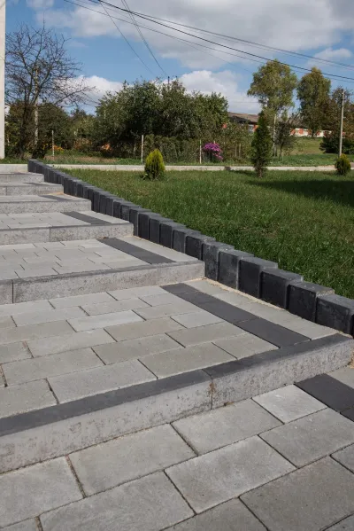 Палисад львовский цвет: Черный / Поребрик (8 см) цвет: Черный / Романо цвет: Черный, Cерый