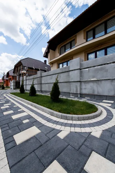 Бруківка Австрійська колір: Білий, Чорний / Палісад Львівський колір: Сірий / Симфонія колір: Білий, Чорний