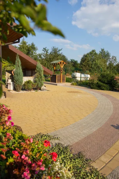 Брусчатка австрийская цвет: Cерый, Коричневый / Старая дорога цвет: Желтый