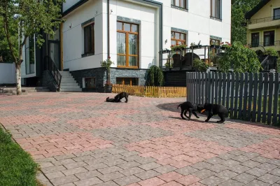 Віденський Камінь колір: Червоний, Чорний