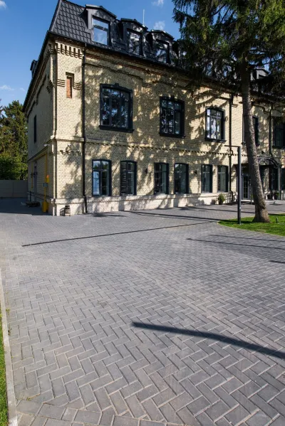 Кирпич цвет: Черный