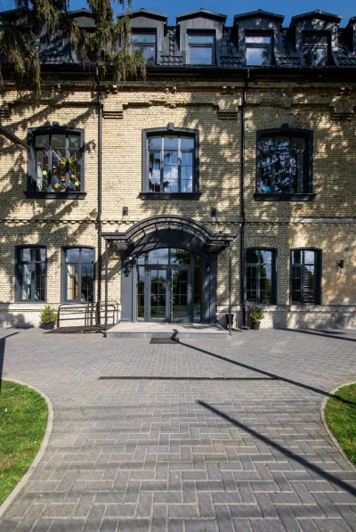 Кирпич цвет: Черный