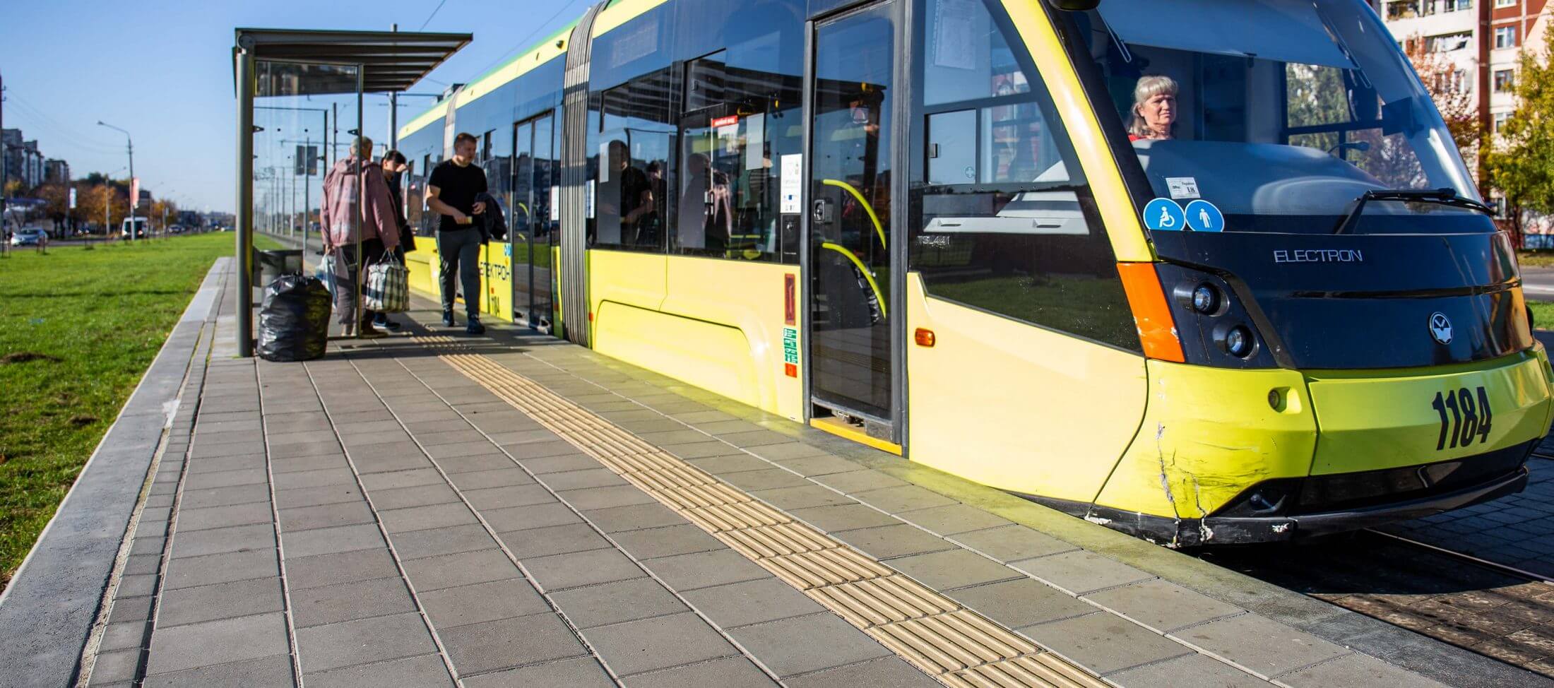 Зупинка трамваю у Львові